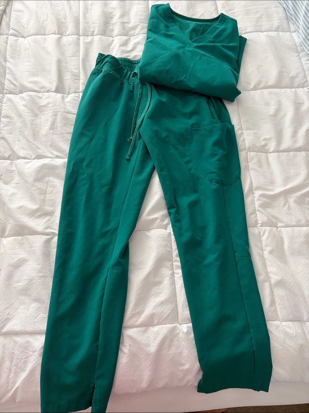 Mandala women’s green scrub set medium